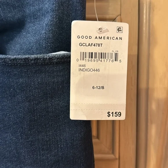 Good American Good Classic Slim Jeans - Picture 11 of 16